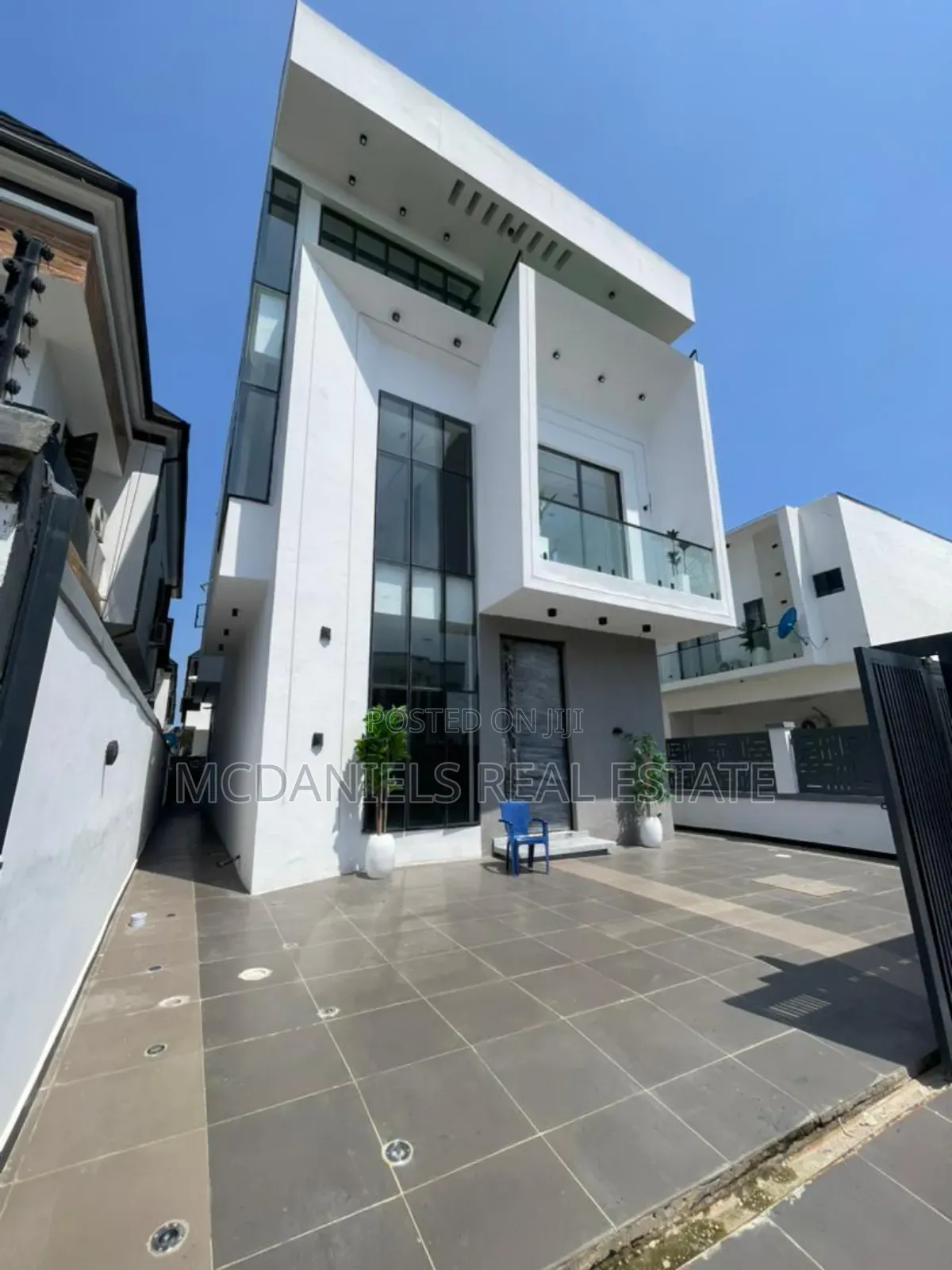 5bdrm Duplex in Ikota for sale in Ikota