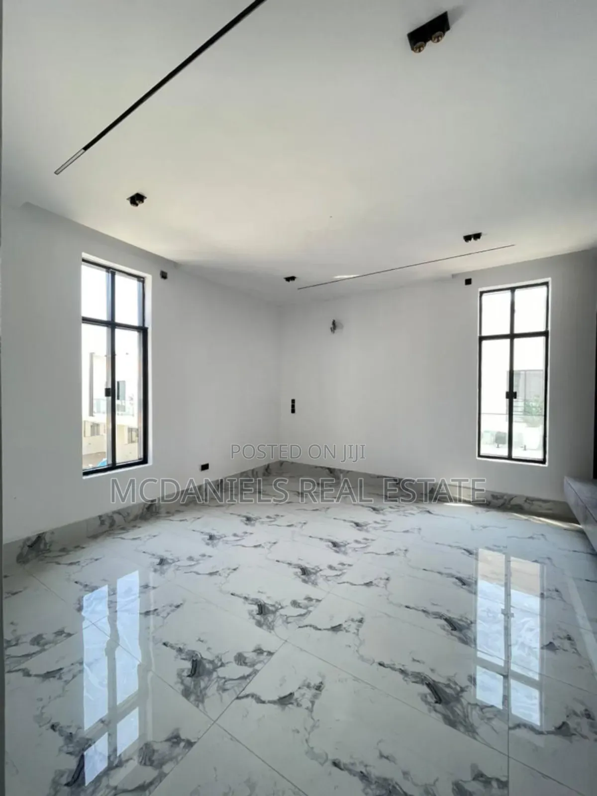 5bdrm Duplex in Ikota for sale in Ikota