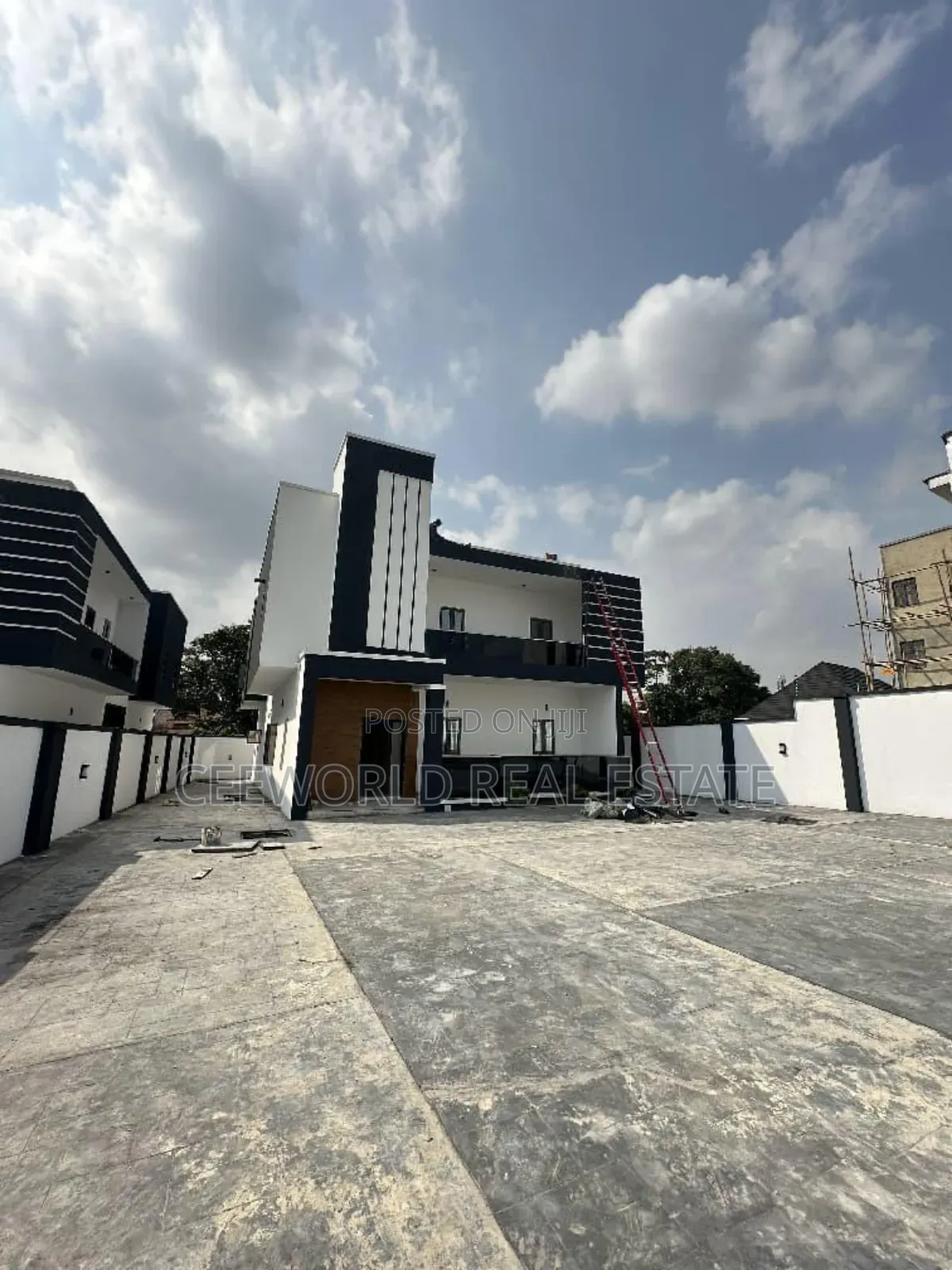 4bdrm Duplex in Chief Lateef Oyelade, Oluyole Estate for sale in Oluyole Estate