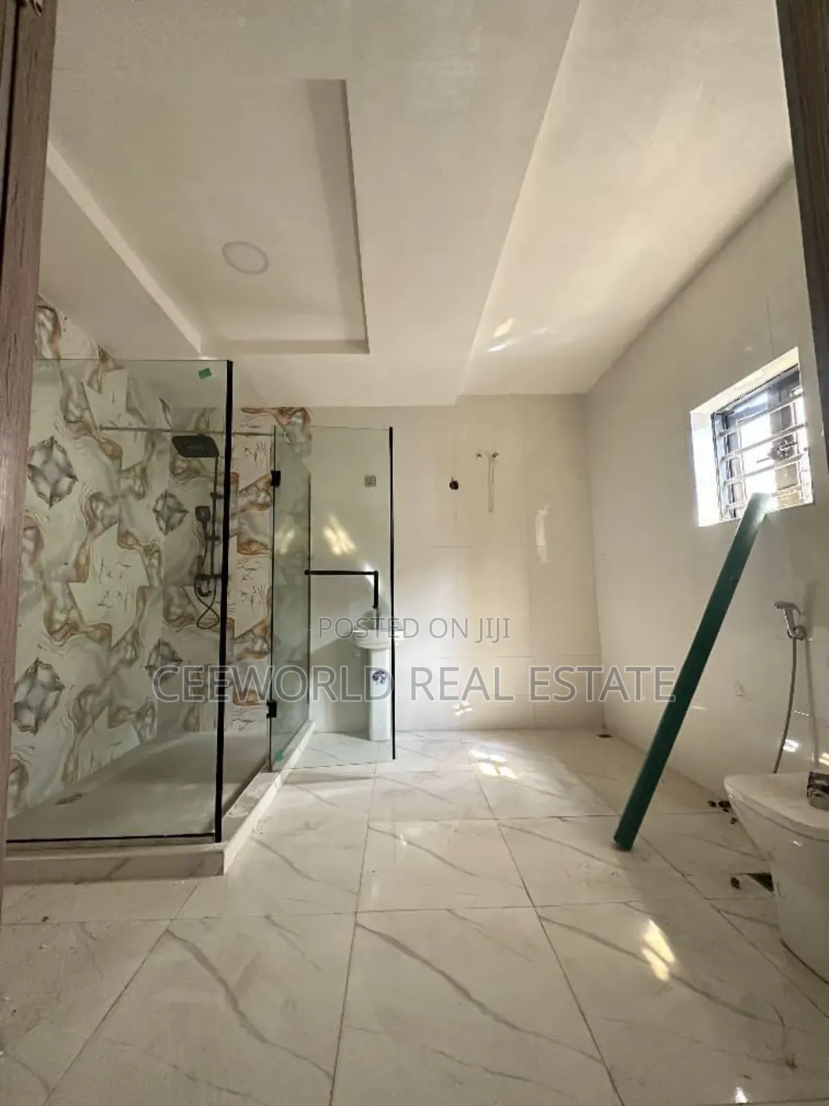4bdrm Duplex in Chief Lateef Oyelade, Oluyole Estate for sale in Oluyole Estate