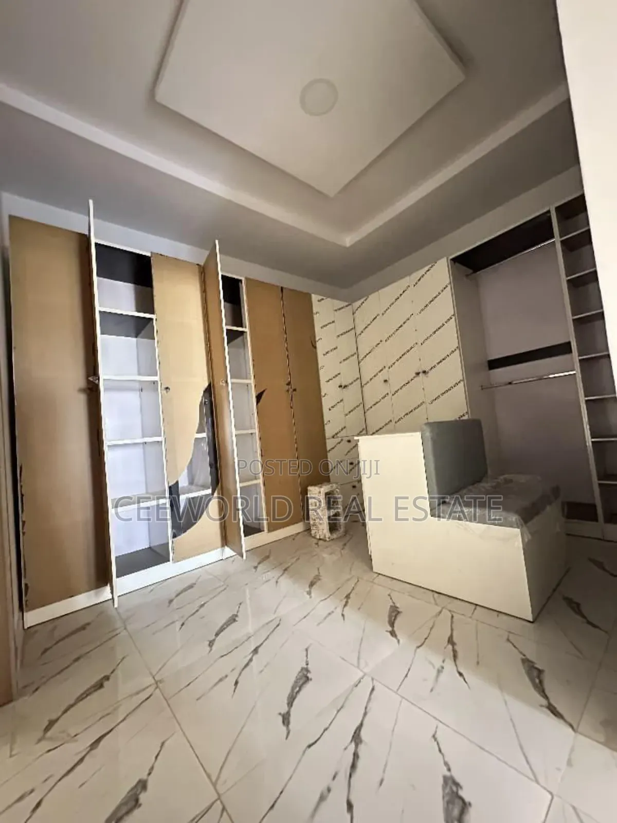 4bdrm Duplex in Chief Lateef Oyelade, Oluyole Estate for sale in Oluyole Estate