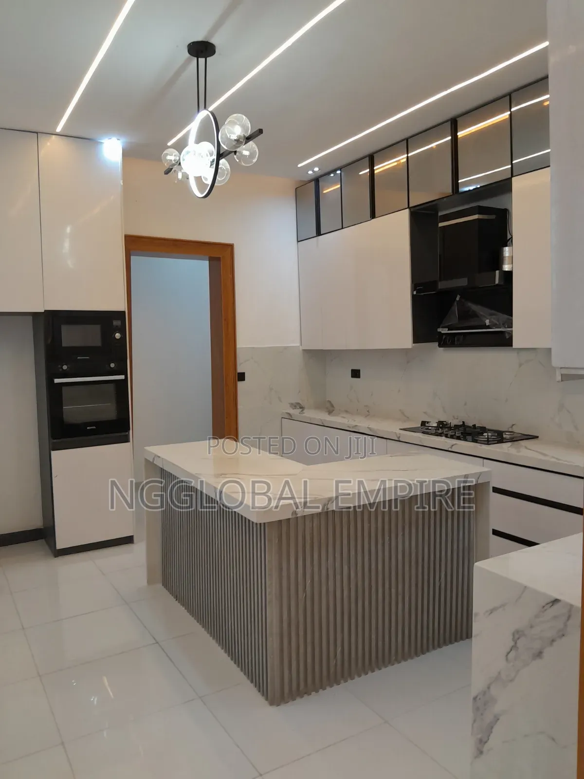 5bdrm Duplex in Royal Prime, Chevron for sale in Chevron