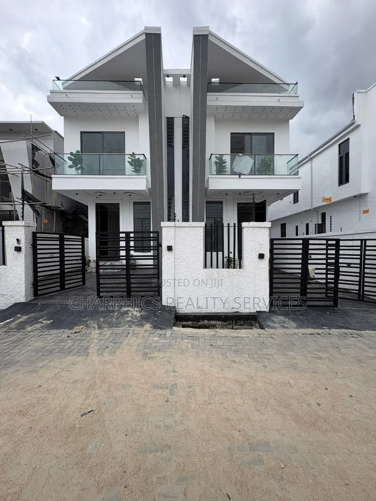 4bdrm Duplex in Off Lekki-Epe Expressway for sale in Off Lekki-Epe Expressway