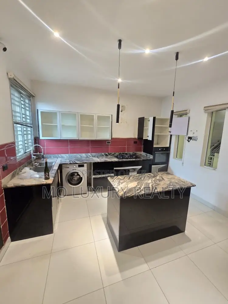 4bdrm Townhouse/Terrace in Ikate for sale in Ikate