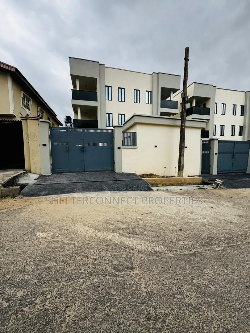 4bdrm Duplex in Magodo Isheri for sale in Magodo Isheri