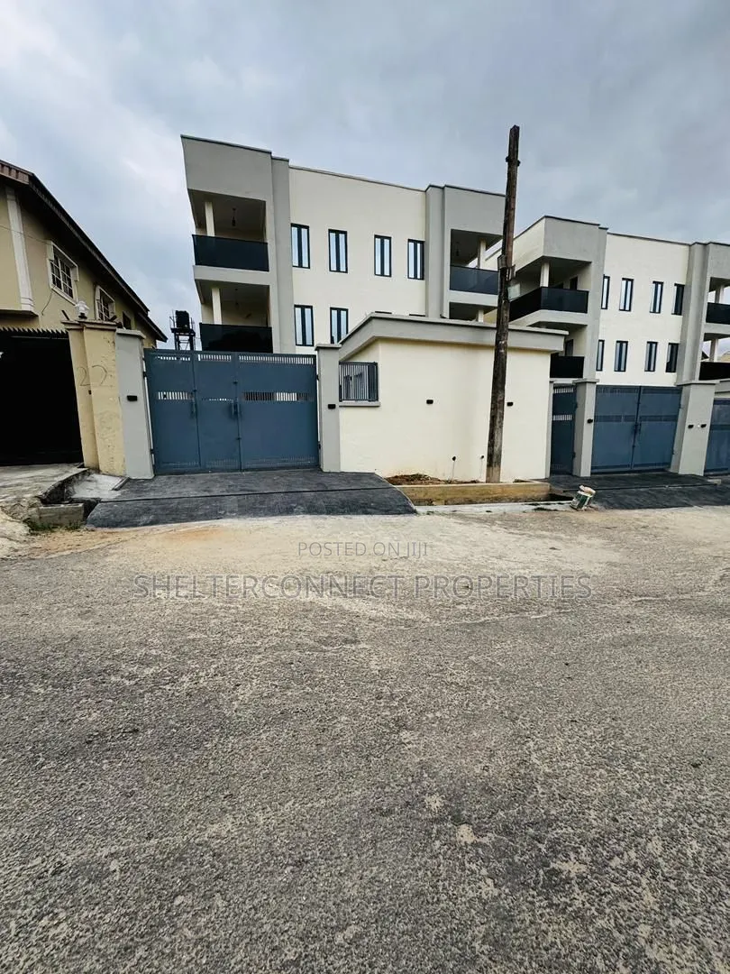4bdrm Duplex in Magodo Isheri for sale in Magodo Isheri