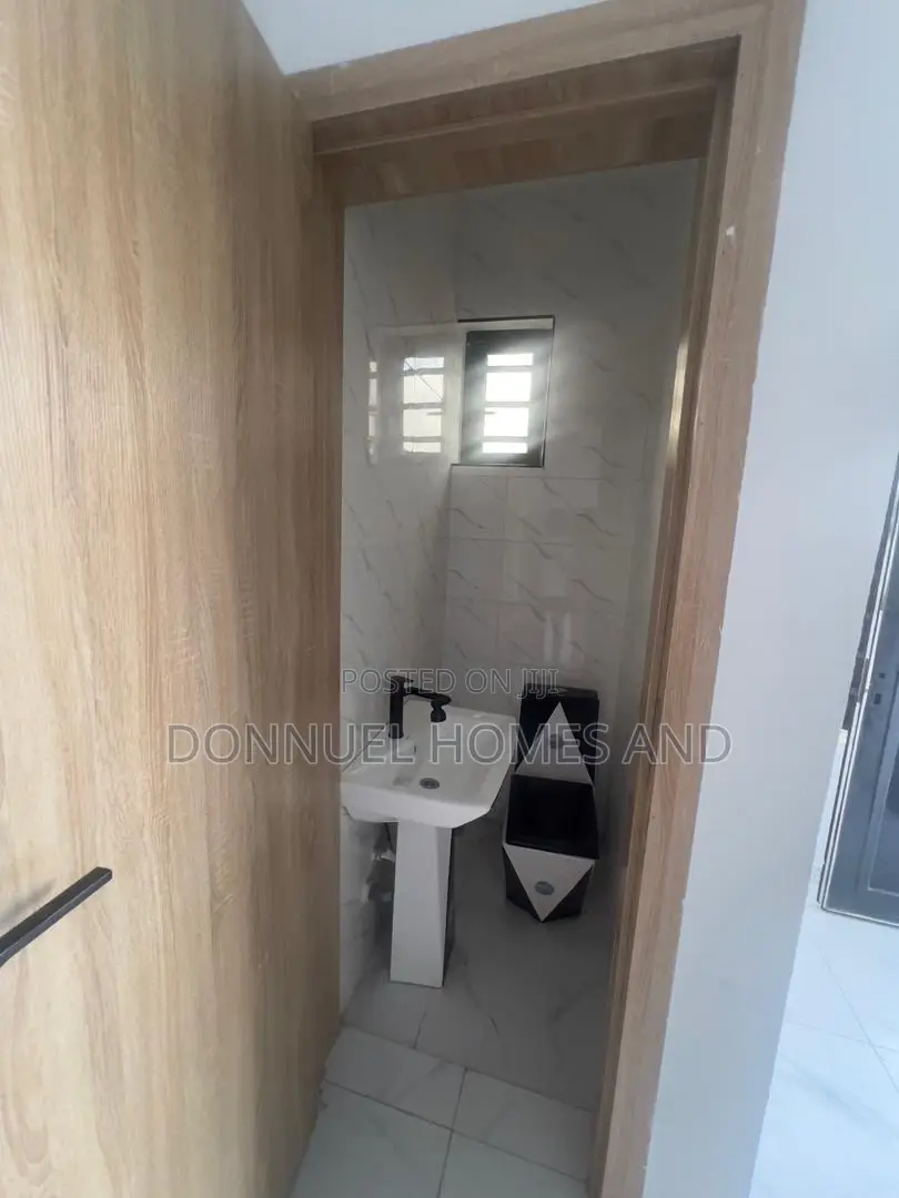 5bdrm Duplex in Sangotedo for sale in Sangotedo