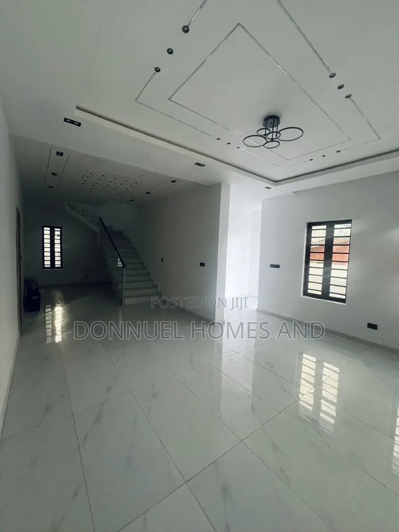 5bdrm Duplex in Sangotedo for sale in Sangotedo