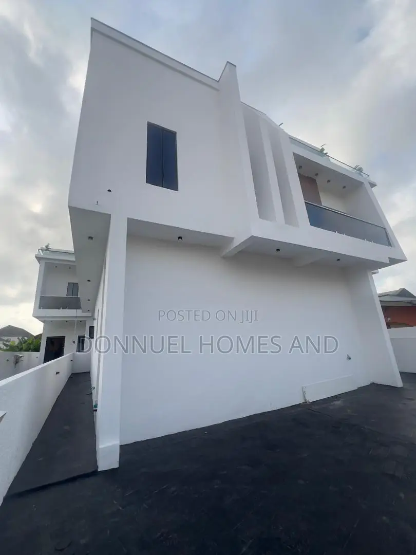 5bdrm Duplex in Sangotedo for sale in Sangotedo