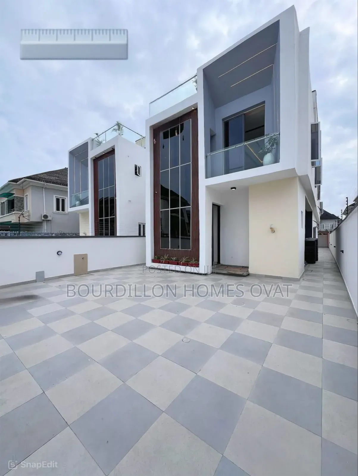 5bdrm Duplex in Chevron Lekki Lagos for sale in Chevron