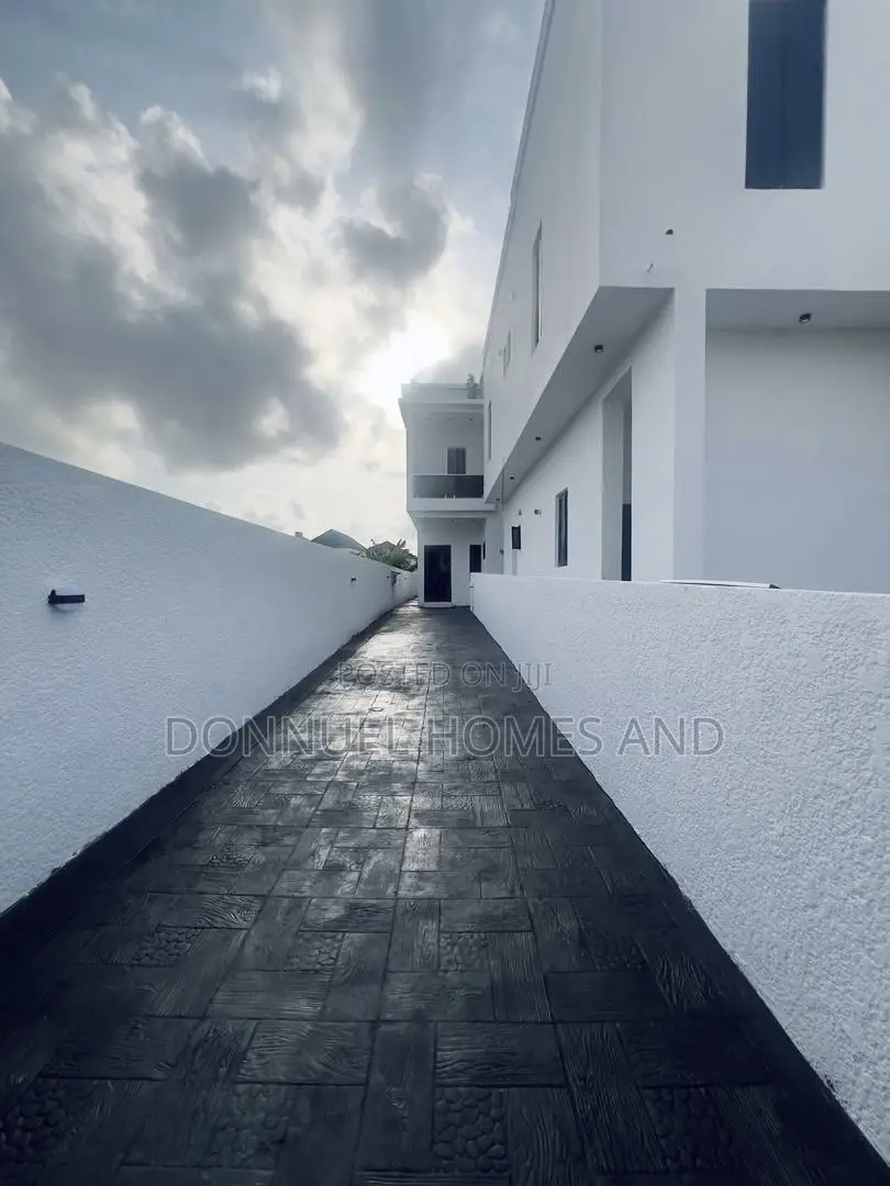 4bdrm Duplex in Sangotedo for sale in Sangotedo