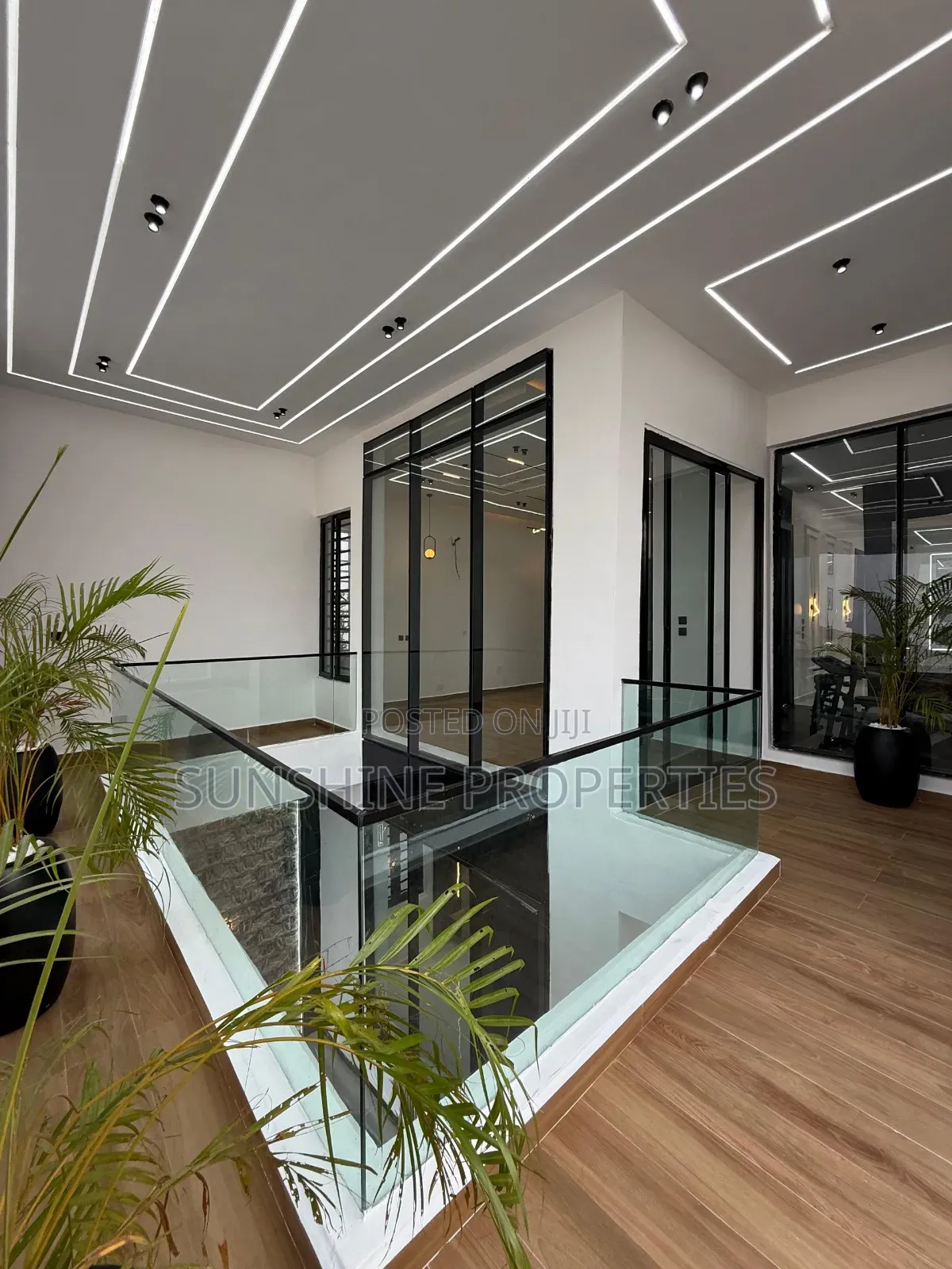 5bdrm Duplex in Ikota for sale in Ikota
