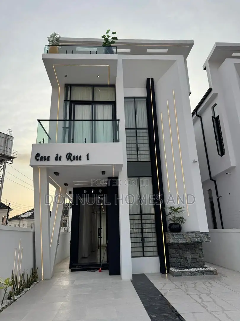 5bdrm Duplex in Ikota, Ajah for sale in Ajah
