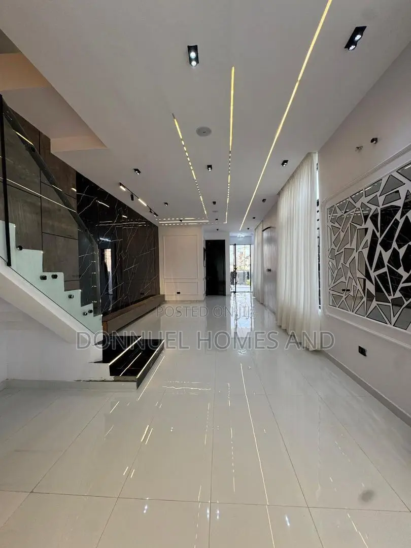 5bdrm Duplex in Ikota, Ajah for sale in Ajah