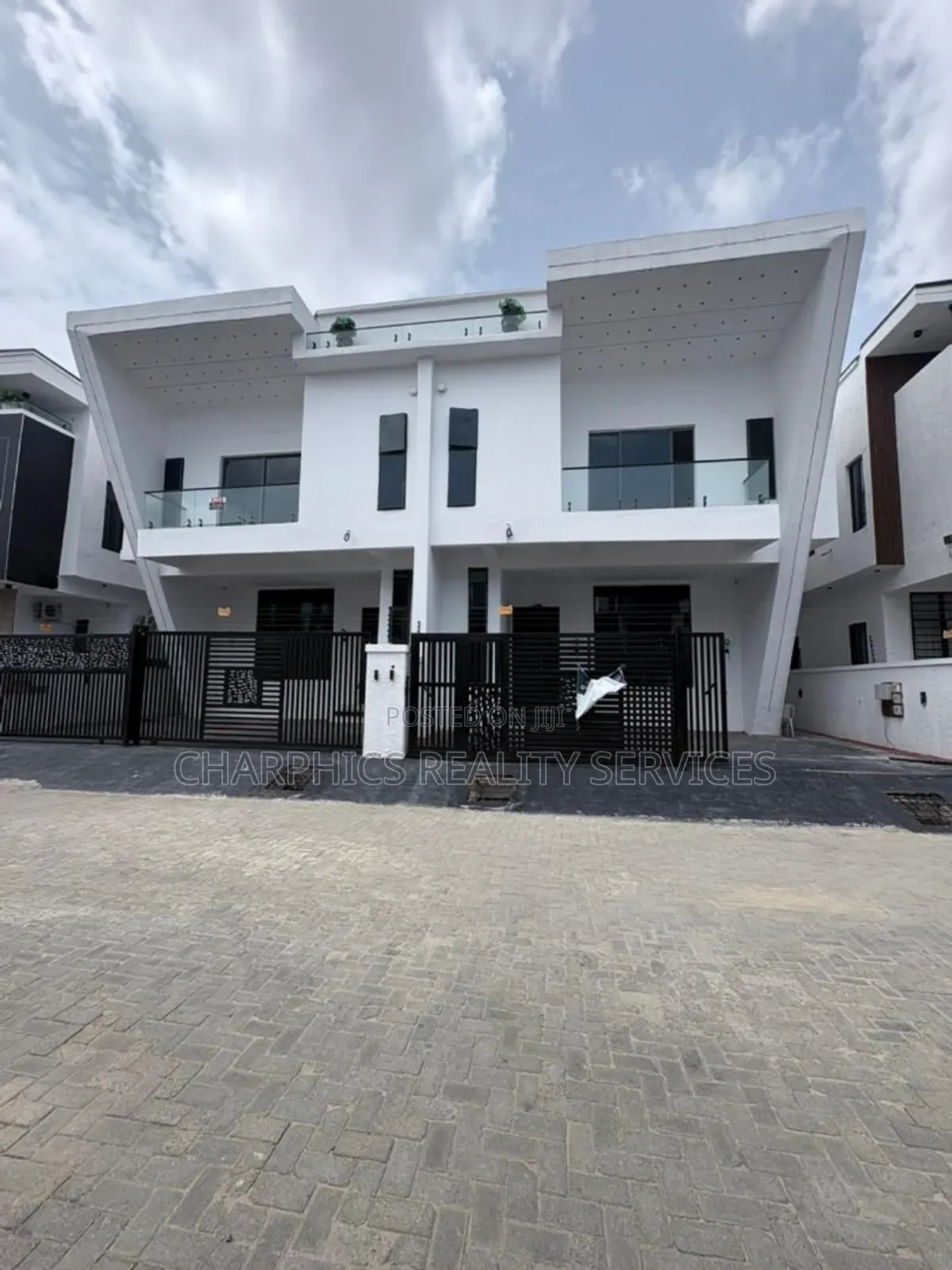 4bdrm Duplex in Off Lekki-Epe Expressway for sale in Off Lekki-Epe Expressway