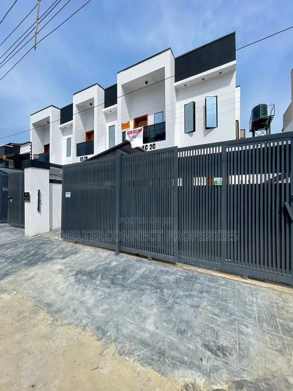 5bdrm Duplex in Ikate for sale in Ikate