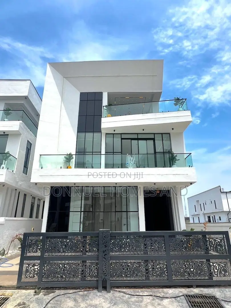 6bdrm Duplex in Chevron for sale in Chevron
