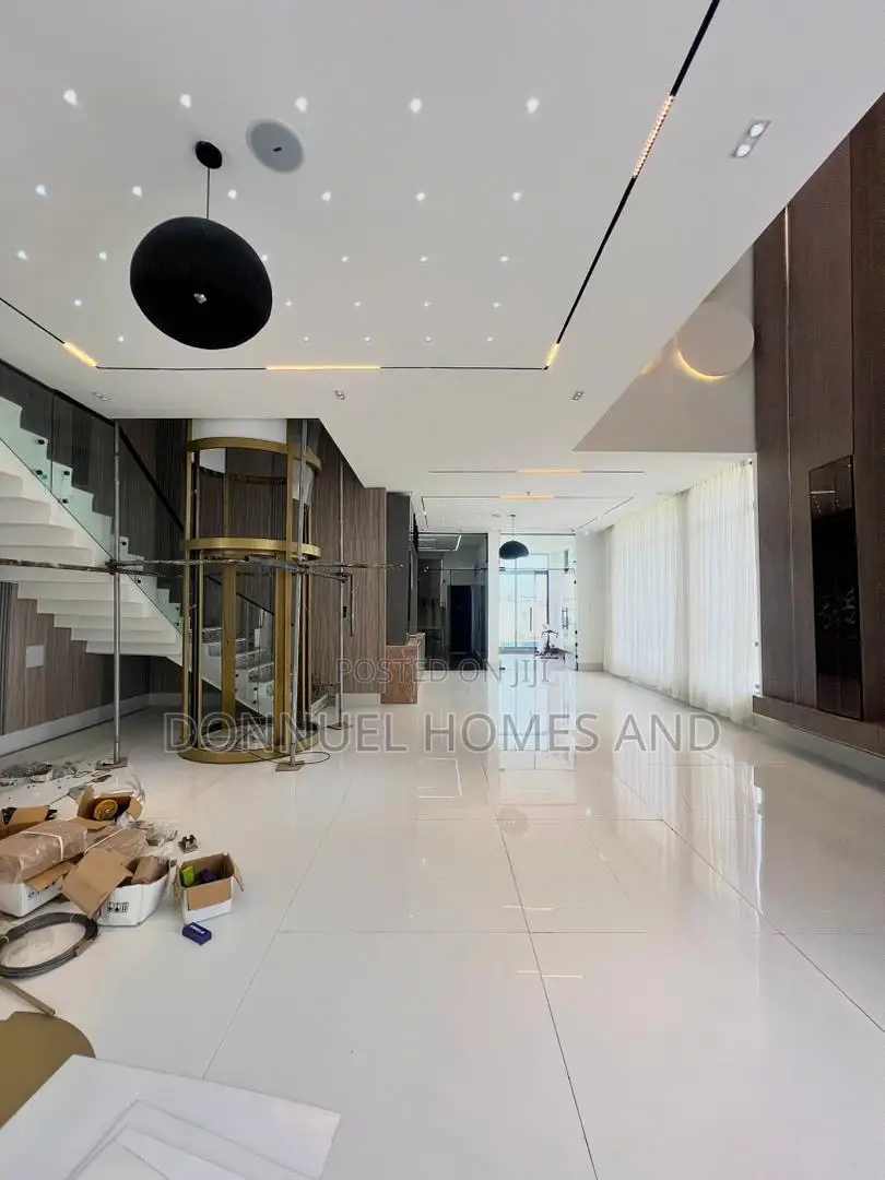 6bdrm Duplex in Chevron for sale in Chevron