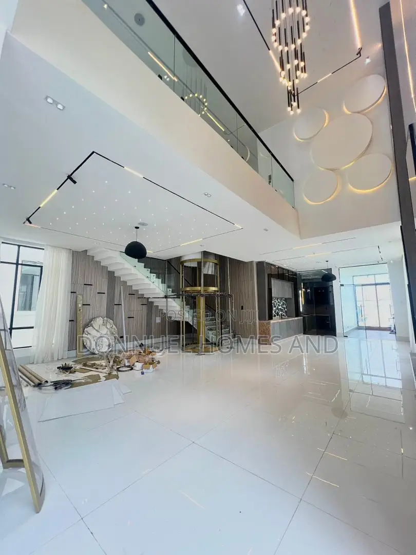 6bdrm Duplex in Chevron for sale in Chevron