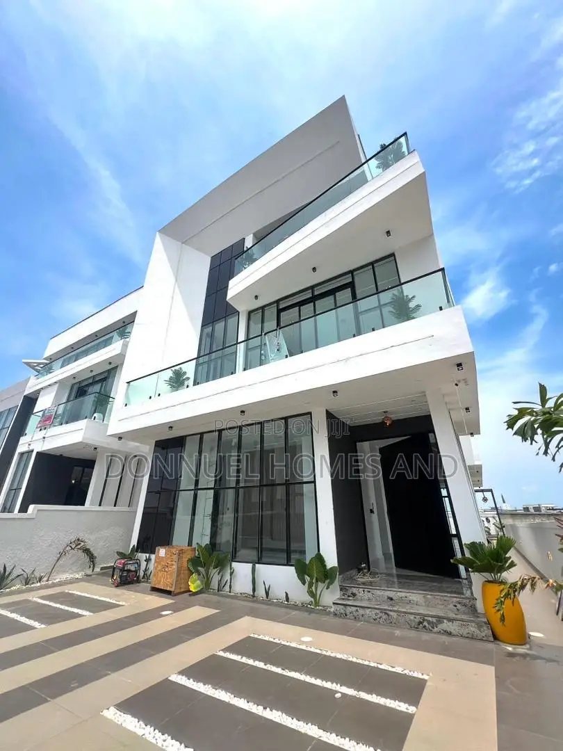 6bdrm Duplex in Chevron for sale in Chevron