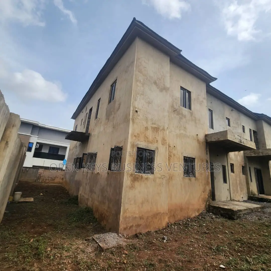 4bdrm Duplex in Oluyole for sale in Oluyole Estate