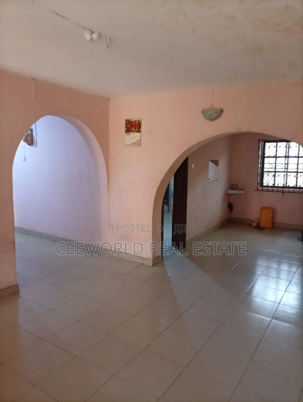 3bdrm Apartment in Oke Itunu Mokola, Adamasingba for rent in Adamasingba