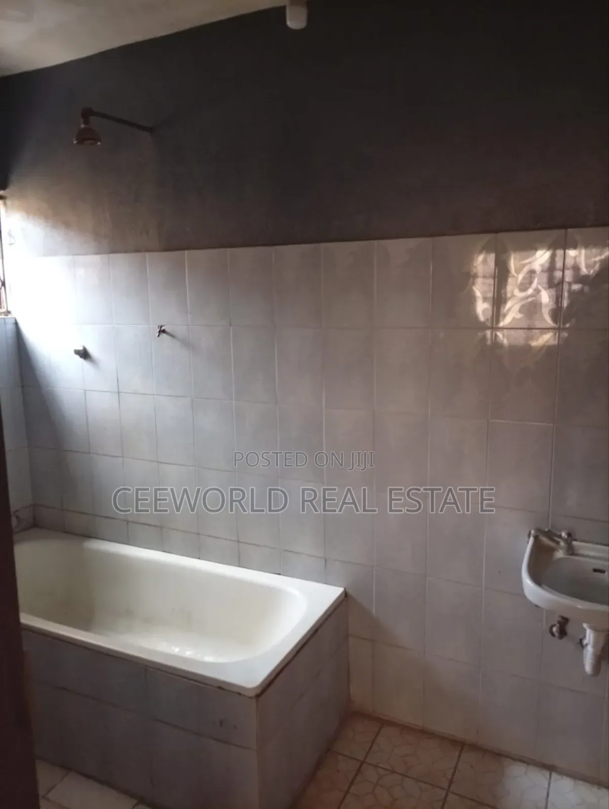 3bdrm Apartment in Oke Itunu Mokola, Adamasingba for rent in Adamasingba