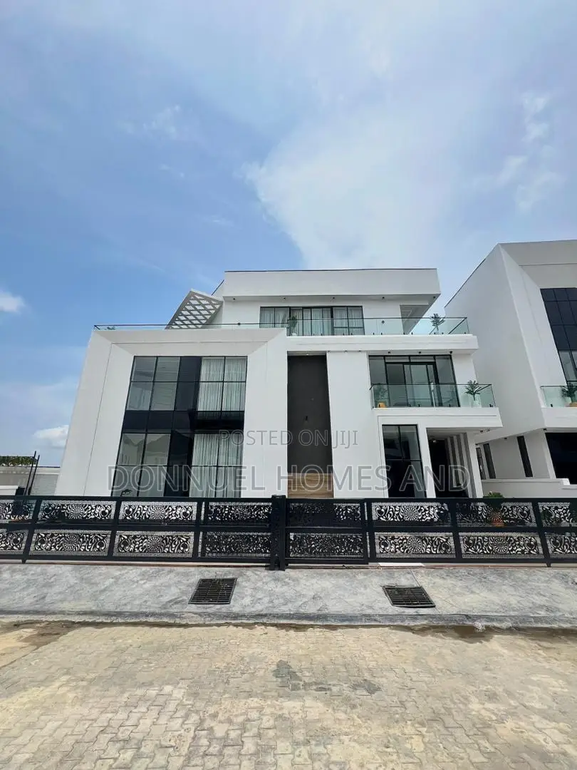 5bdrm Duplex in Chevron for sale in Chevron