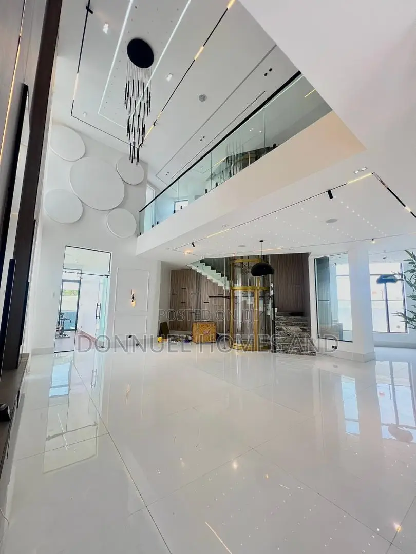 5bdrm Duplex in Chevron for sale in Chevron