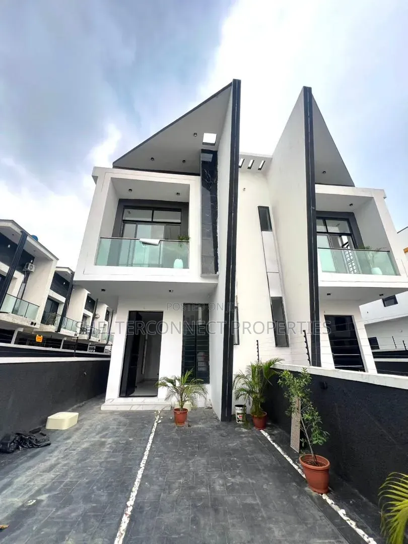 4bdrm Duplex in Ikota for sale in Ikota