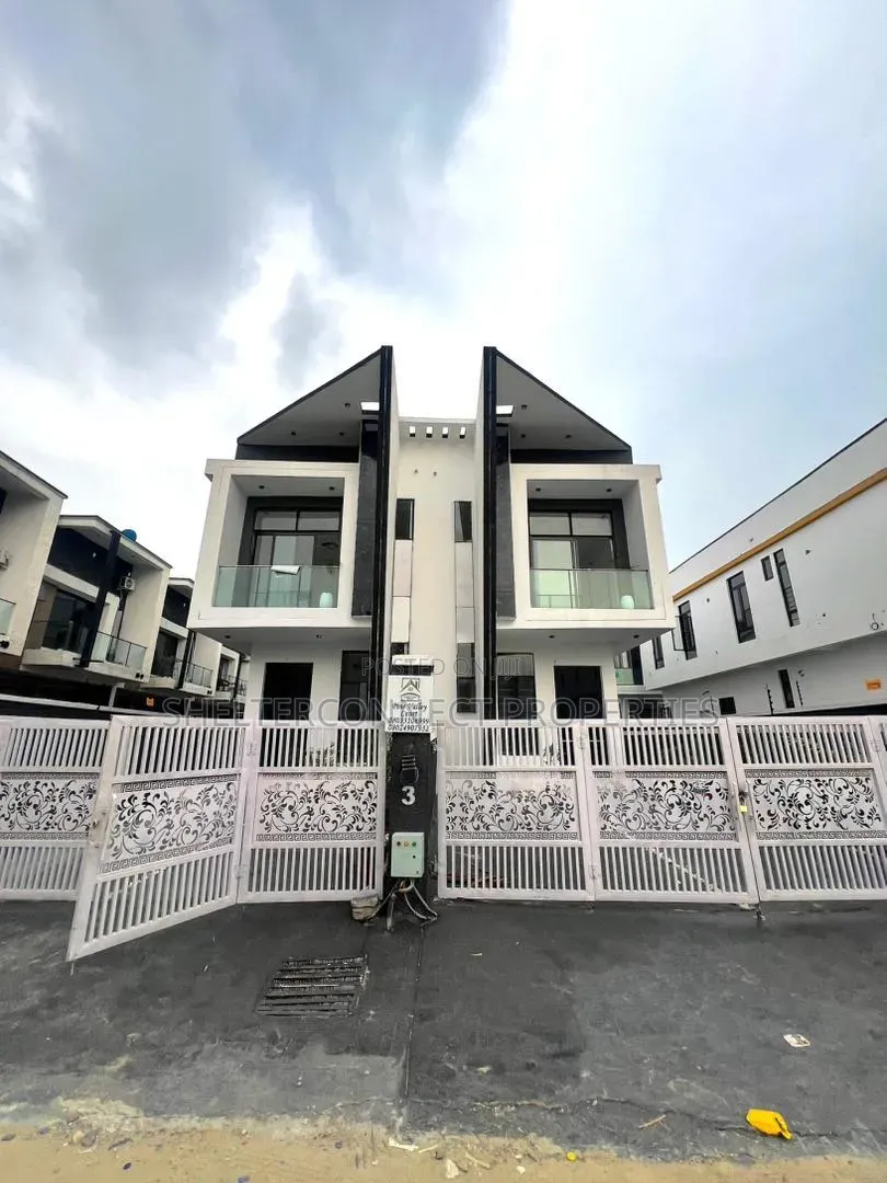 4bdrm Duplex in Ikota for sale in Ikota