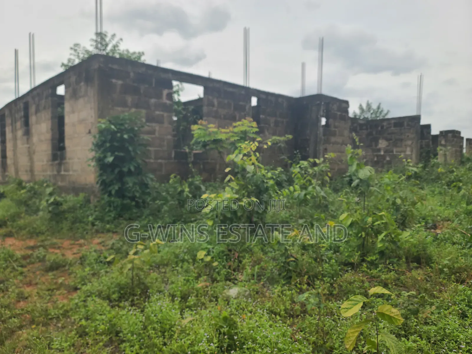 100 by 100ft With 4 Flats of 3bedroom Uncompleted Structure in Benin City