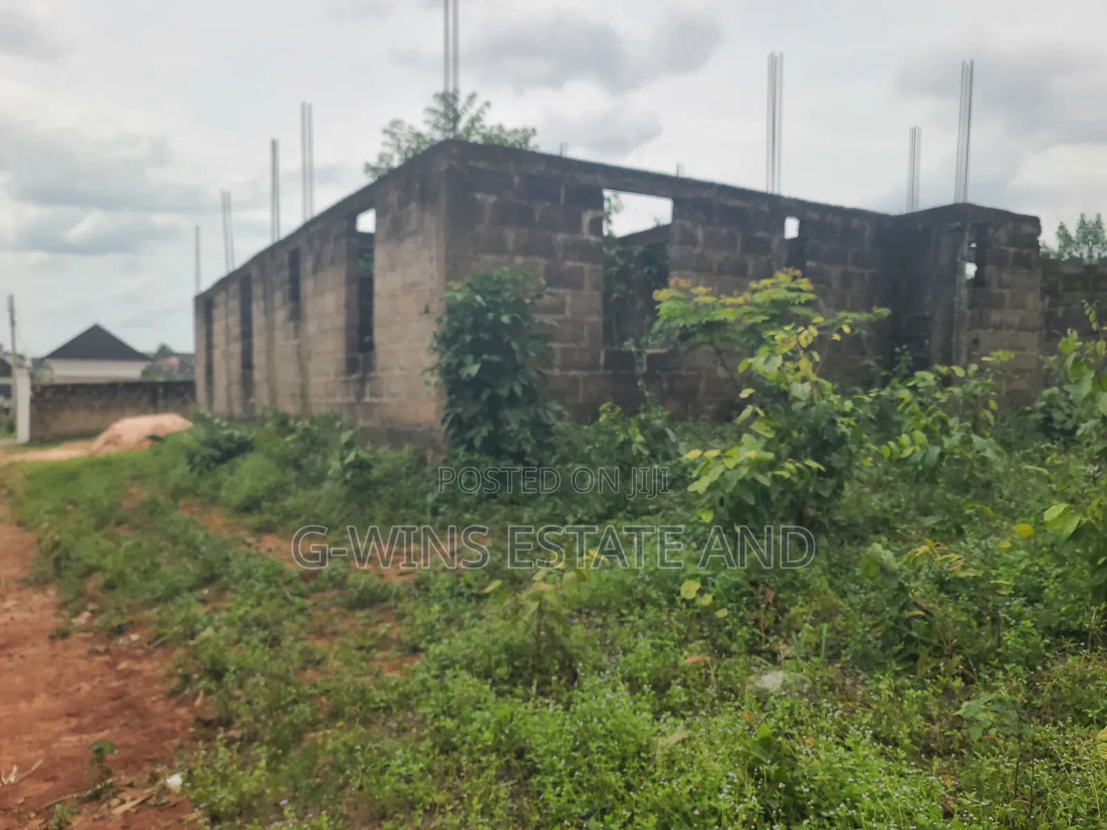 100 by 100ft With 4 Flats of 3bedroom Uncompleted Structure in Benin City