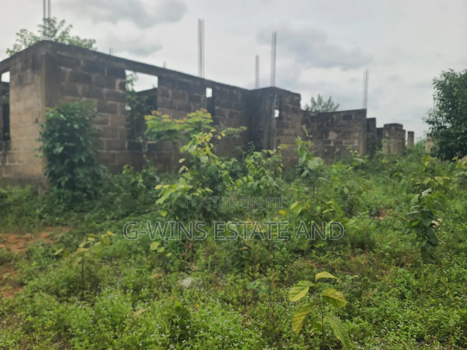 100 by 100ft With 4 Flats of 3bedroom Uncompleted Structure in Benin City
