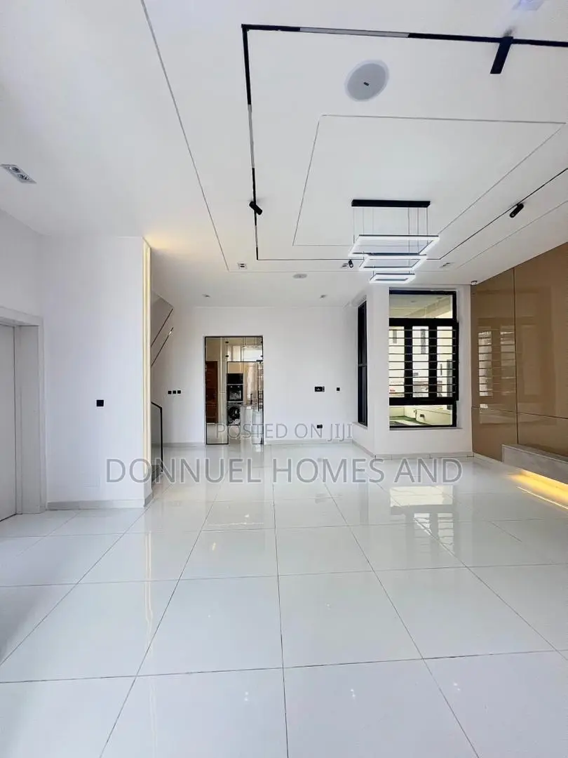 5bdrm Duplex in Ajah for sale in Ajah