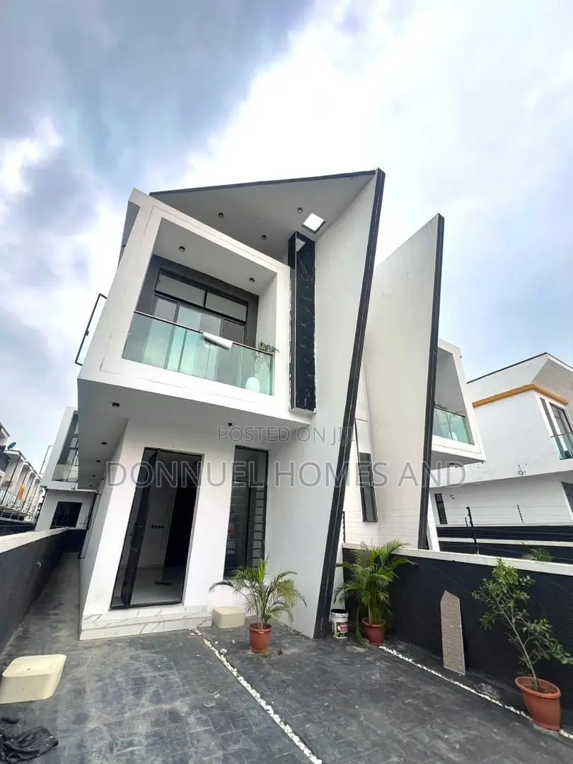 4bdrm Duplex in Ikota for sale in Ikota