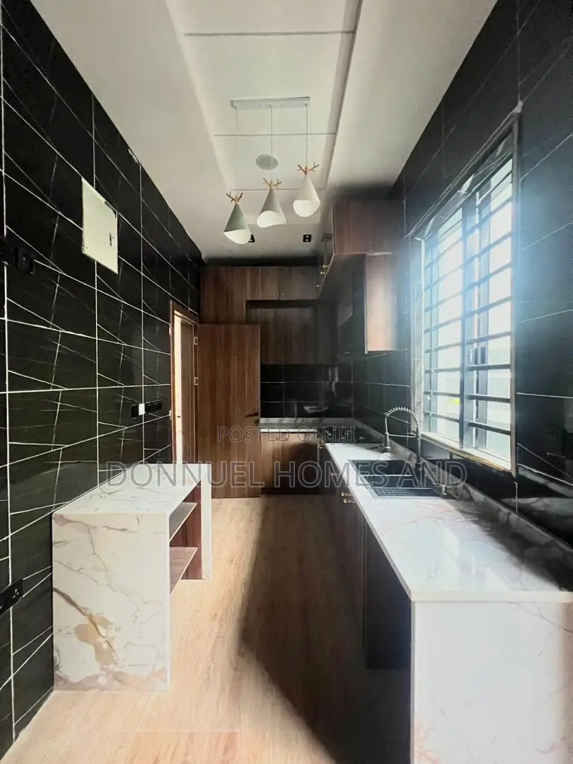 4bdrm Duplex in Ikota for sale in Ikota