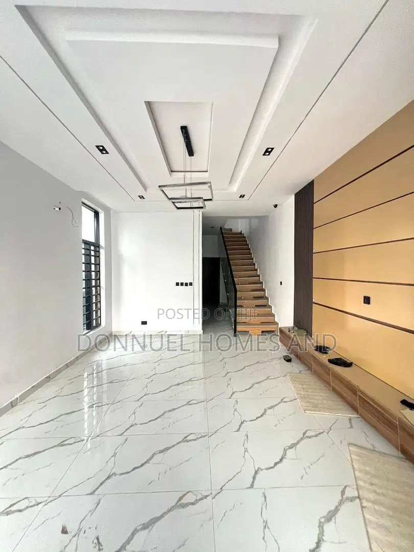 4bdrm Duplex in Ikota for sale in Ikota