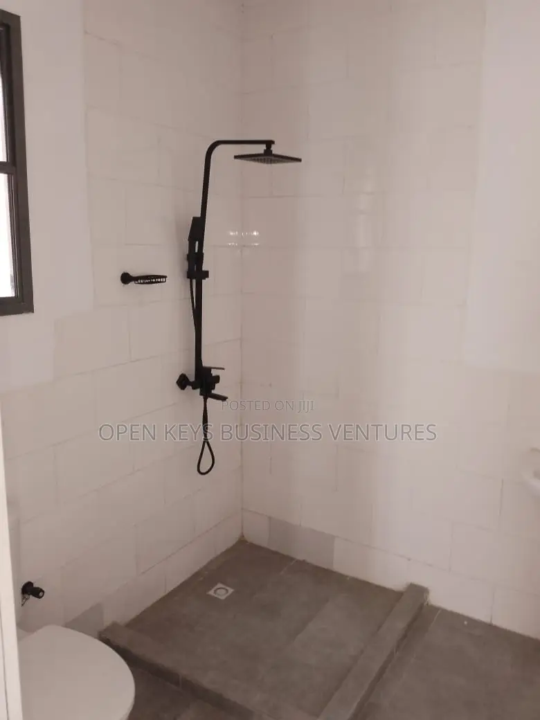 3bdrm Duplex in Jericho Gra for sale in Jericho