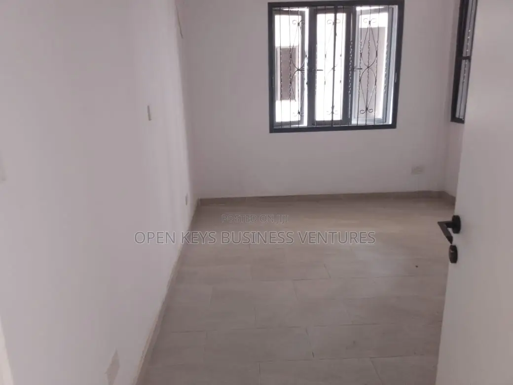 3bdrm Duplex in Jericho Gra for sale in Jericho
