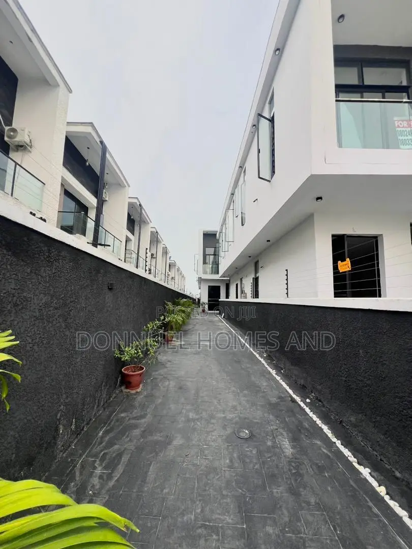 4bdrm Duplex in Ikota for sale in Ikota