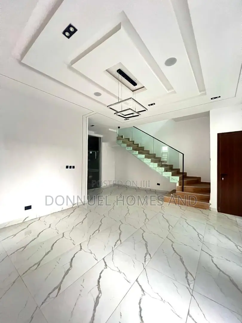 4bdrm Duplex in Ikota for sale in Ikota
