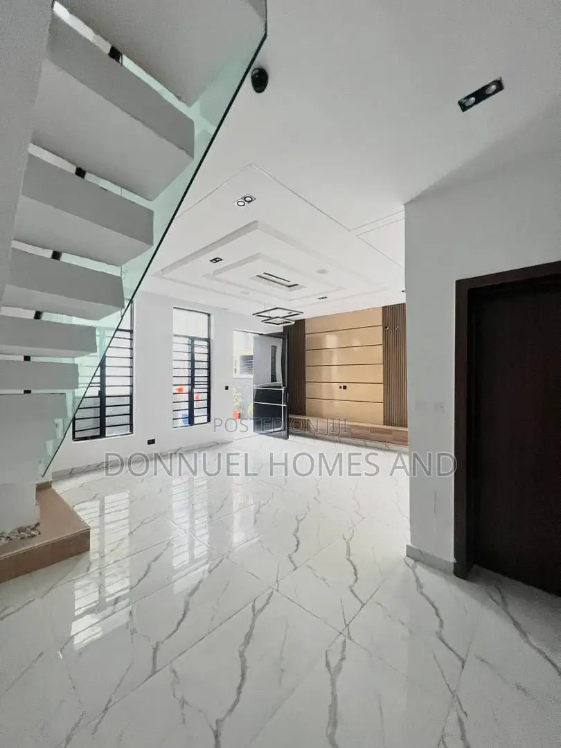 4bdrm Duplex in Ikota for sale in Ikota