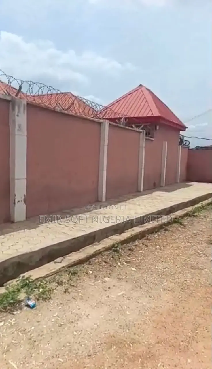13bdrm Apartment in Eleyele for sale in Eleyele