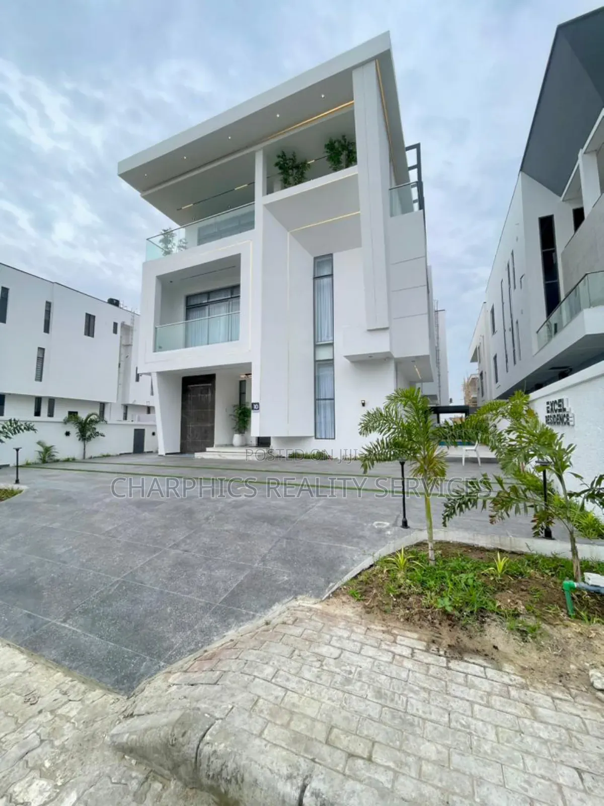 5bdrm Duplex in Ikate for sale in Ikate