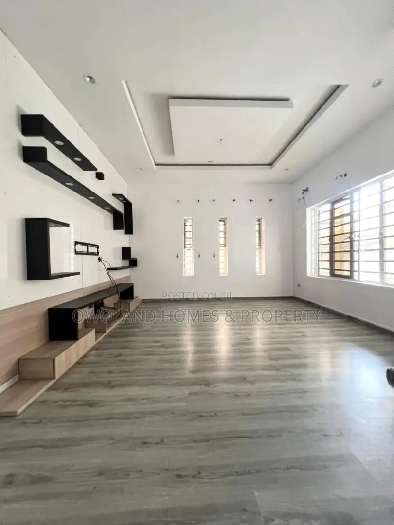 2bdrm Block of Flats in Agungi for rent in Agungi