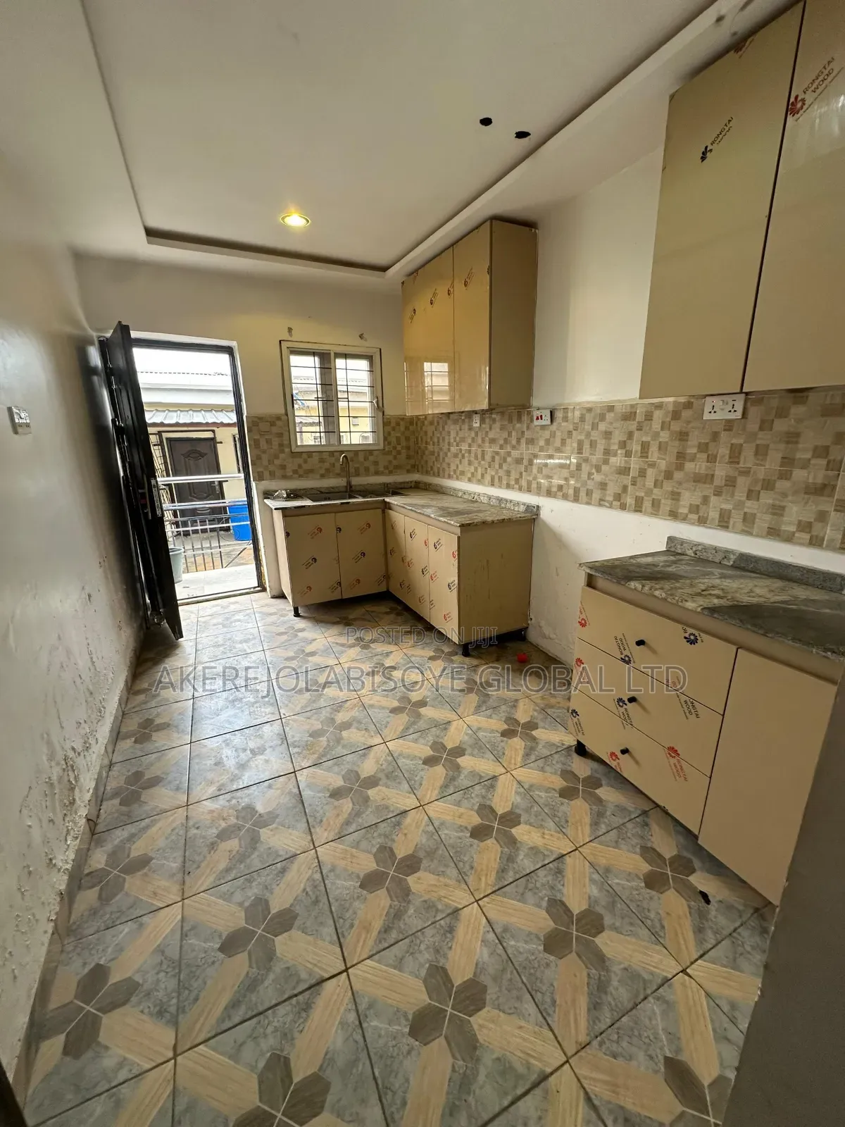 3bdrm Apartment in In An Estate for sale in Life Camp
