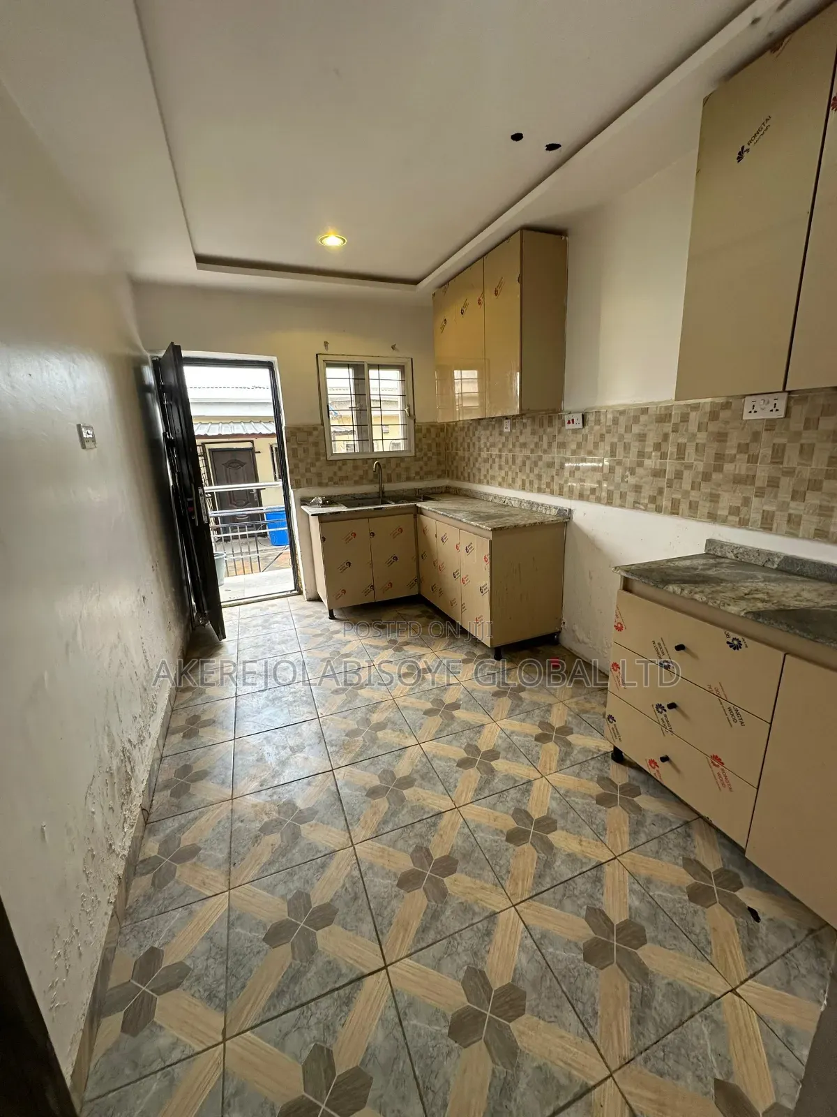 3bdrm Apartment in In An Estate for sale in Life Camp