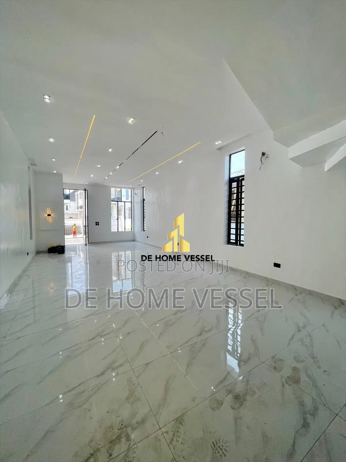 5bdrm Duplex in Ikota for sale in Ikota