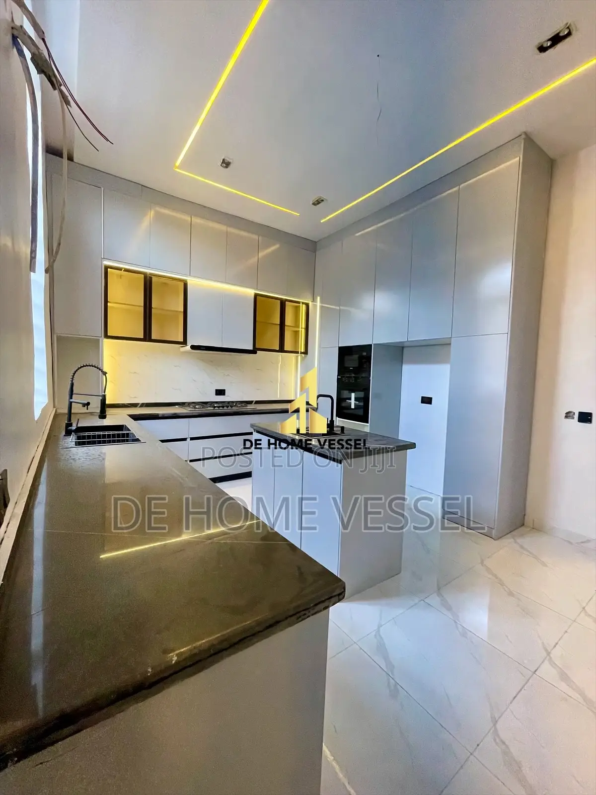 5bdrm Duplex in Ikota for sale in Ikota